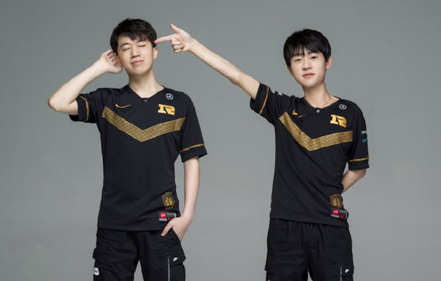 深度共创白 深度共创白